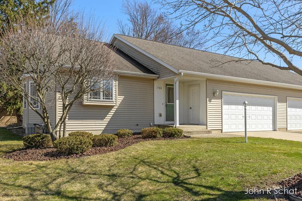 Attached, Exterior, Facade, Ranch