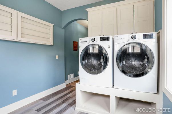 Interior, Utility Closets, Washer, Wood Texture Flooring