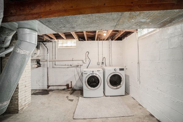 Interior, Washer, Wooden Beams