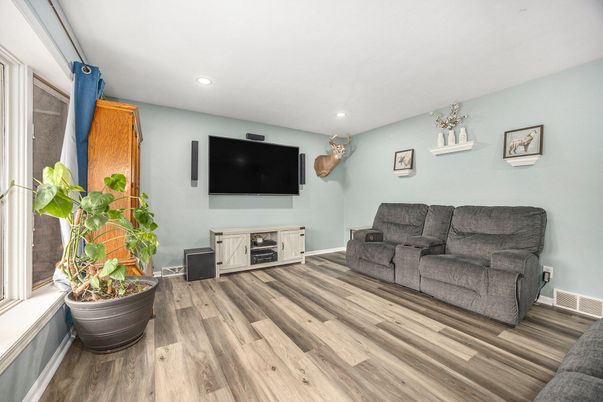 Interior, Recessed Lighting, Wood Texture Flooring