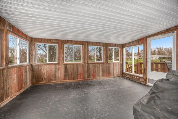Empty room, Interior, Sun Room, Wooden Walls