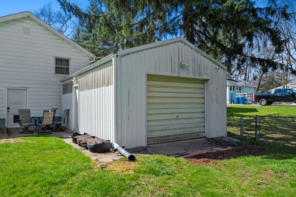 Detached Garage, Exterior