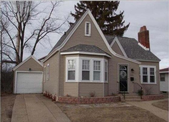 Attached, Exterior, Facade, Tudor Revival