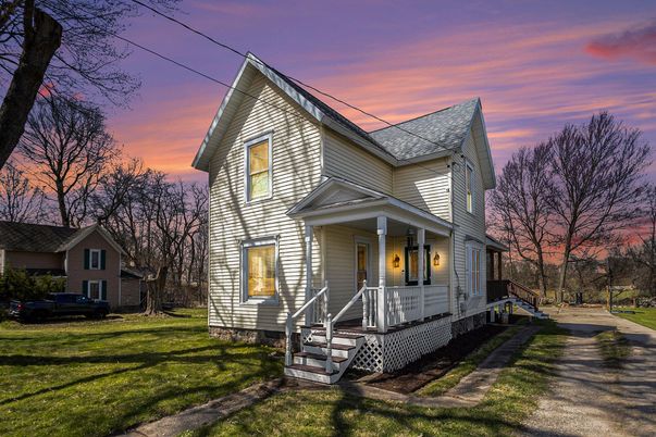 Backyard, Exterior, Facade, Queen Anne Victorian