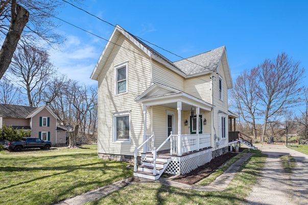 Backyard, Exterior, Facade, Queen Anne Victorian