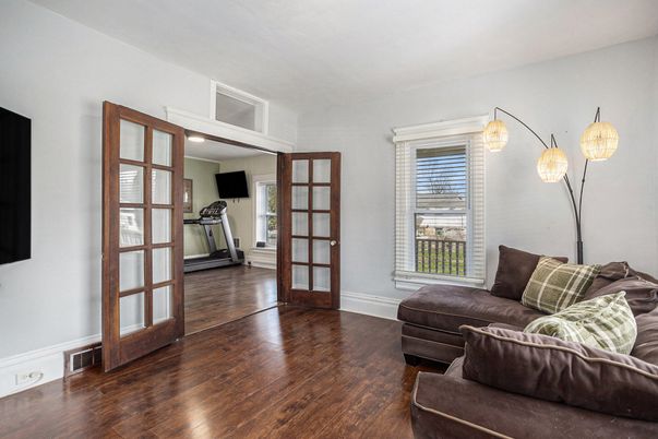 Fitness Equipment, Interior, Living room, Wood Texture Flooring