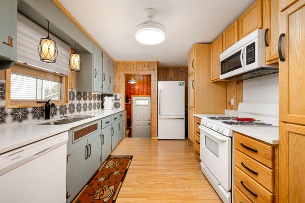 Interior, Kitchen, Pendant Lights, Wood Texture Flooring