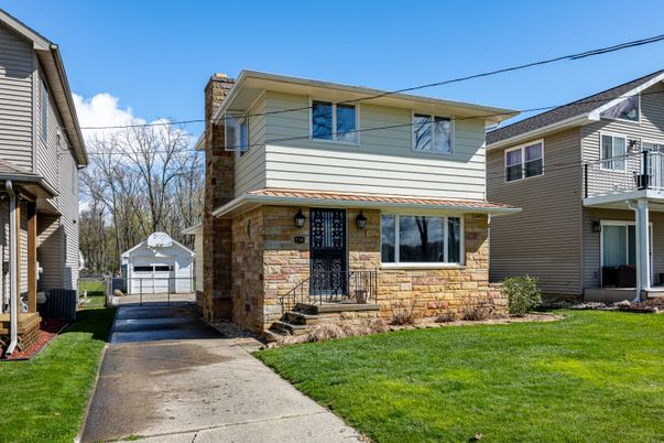 Detached Garage, Exterior, Facade, American Foursquare