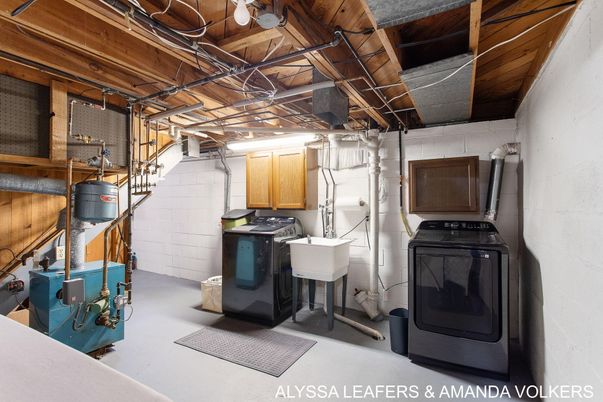 Interior, Washer, Wooden Beams