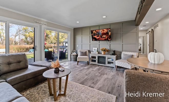 Interior, Living room, Recessed Lighting, Wood Texture Flooring