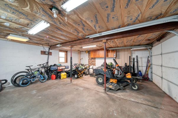 Garage, Interior, Wooden Beams