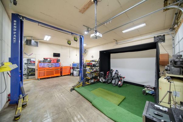 Garage, Interior