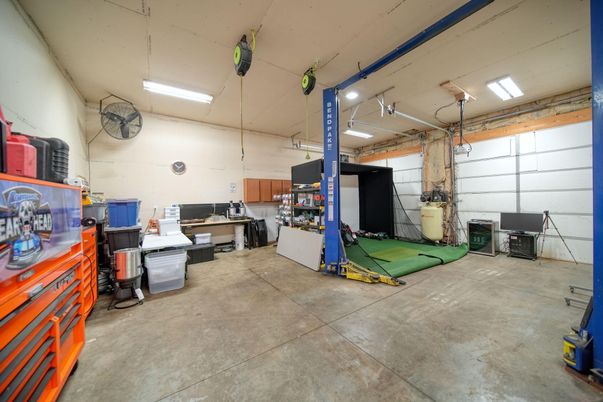 Garage, Interior
