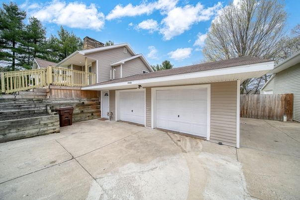 Detached Garage, Exterior