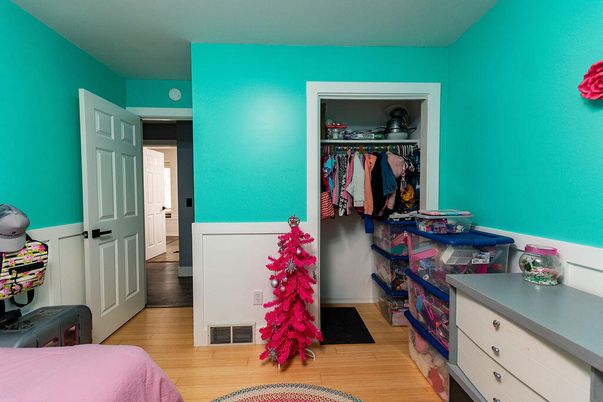 Interior, Walk-in Closets, Wood Texture Flooring