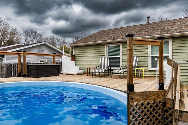 Exterior, Pool