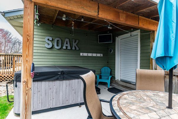 Exterior, Hot Tub