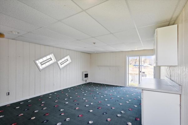 Empty room, Interior, Recessed Lighting