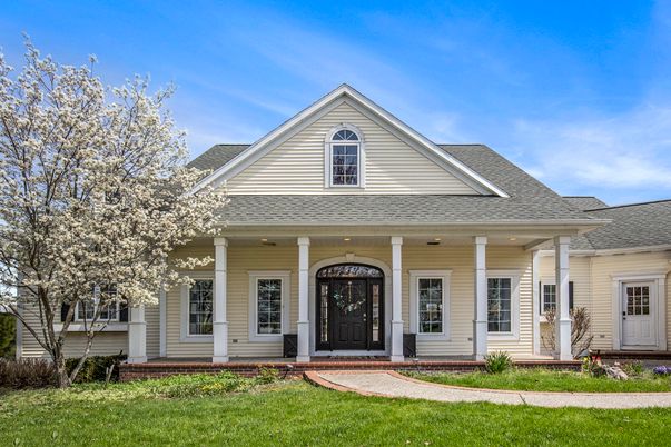 Exterior, Facade, Farmhouse