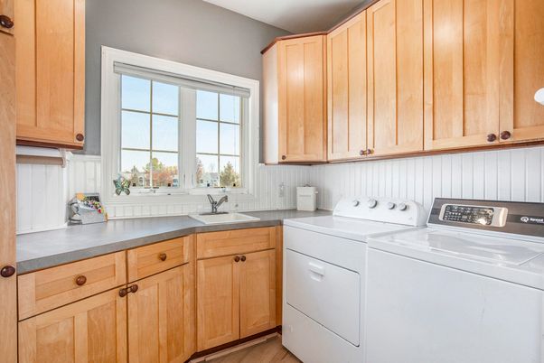 Interior, Washer, Wood Texture Flooring