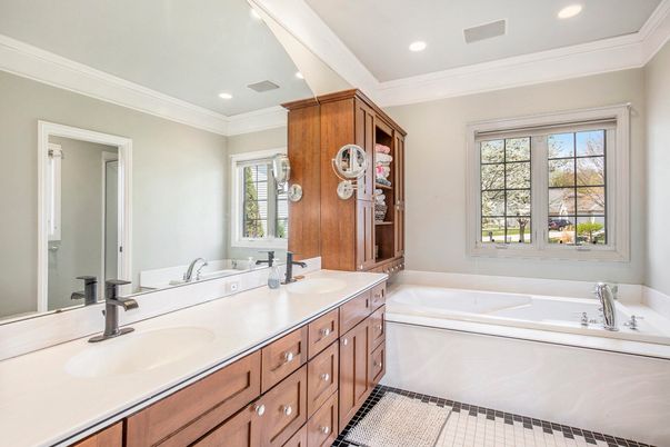 Bathroom, Dual Sink Vanities, Interior, Recessed Lighting