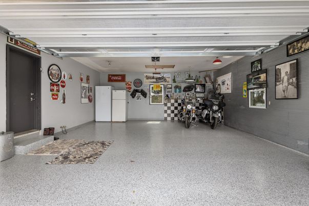 Garage, Interior