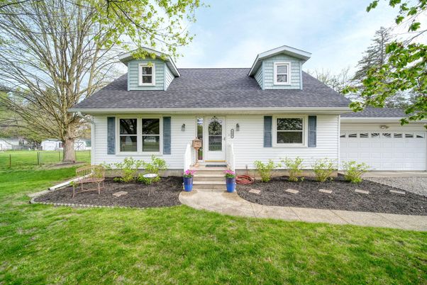 Attached, Exterior, Facade, Cape Cod