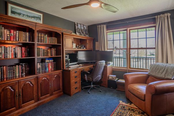 Home Office, Interior
