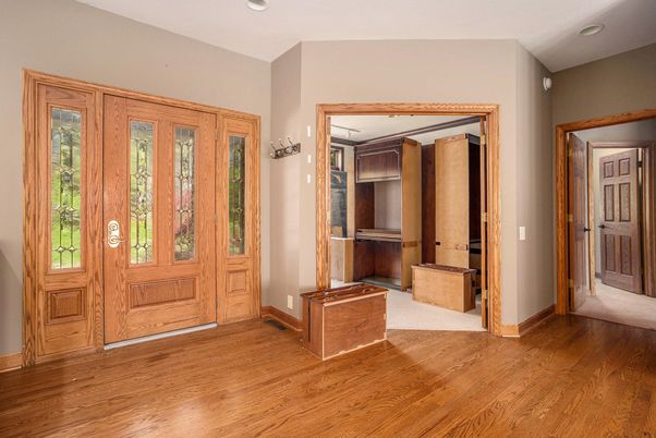 Interior, Recessed Lighting, Wood Texture Flooring