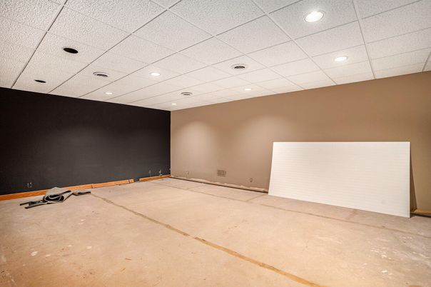 Empty room, Interior, Recessed Lighting