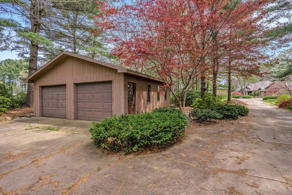 Detached Garage, Exterior