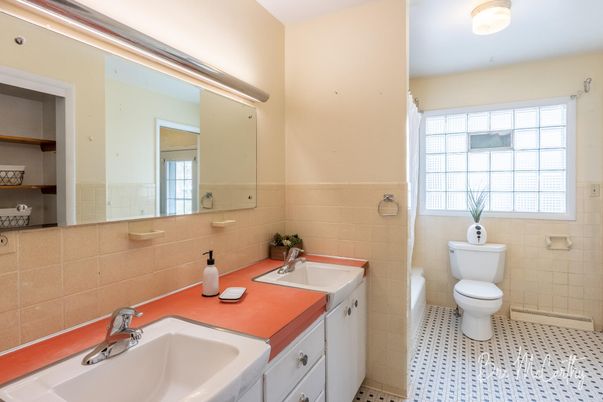 Bathroom, Dual Sink Vanities, Interior