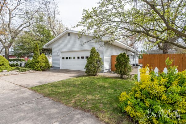 Detached Garage, Exterior