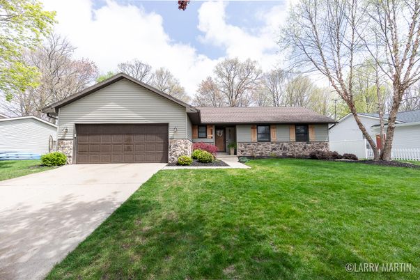 Attached, Exterior, Facade, Ranch