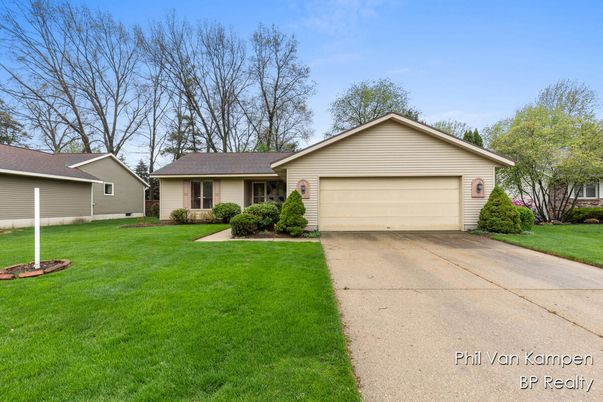 Attached, Exterior, Facade, Ranch