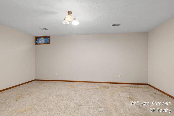 Empty room, Interior