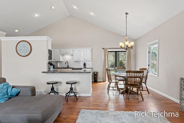 Chandelier, Dining room, Interior, Kitchen, Pendant Lights, Recessed Lighting, Wood Texture Flooring