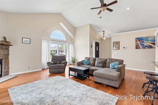 Fireplace, Interior, Living room, Pendant Lights, Recessed Lighting, Wood Texture Flooring
