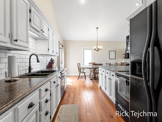 Chandelier, Dining room, Interior, Kitchen, Recessed Lighting, Wood Texture Flooring