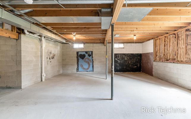 Empty room, Interior, Stone Walls, Wooden Beams