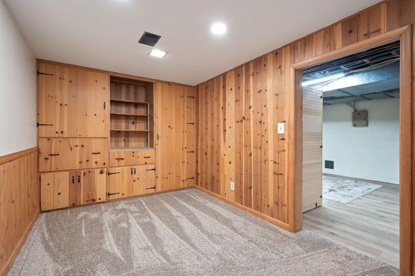 Empty room, Interior, Recessed Lighting, Wooden Walls
