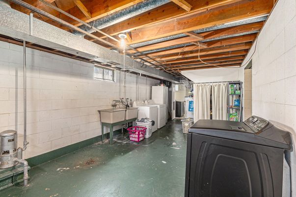 Interior, Stone Walls, Washer, Wooden Beams