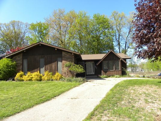 Backyard, Exterior, Facade, Ranch