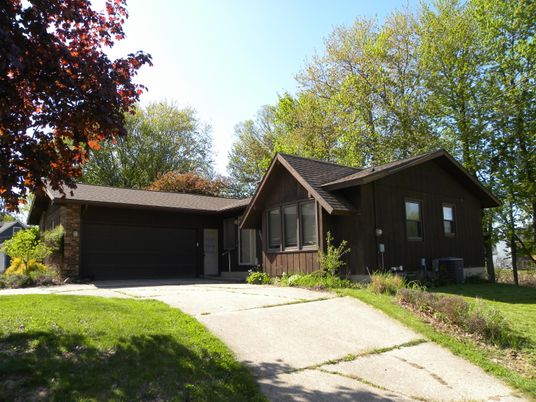 Attached, Exterior, Facade, Ranch