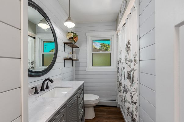 Bathroom, Interior, Pendant Lights, Wood Texture Flooring