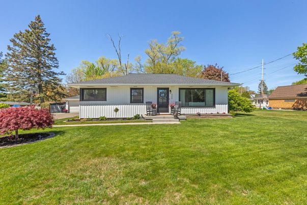 Backyard, Exterior, Facade, Ranch