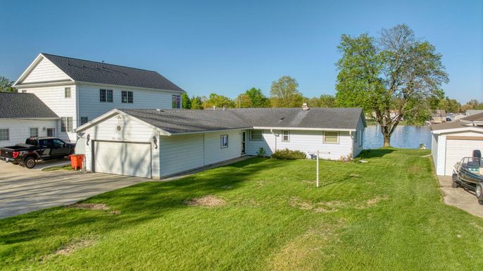 Backyard, Detached Garage, Exterior