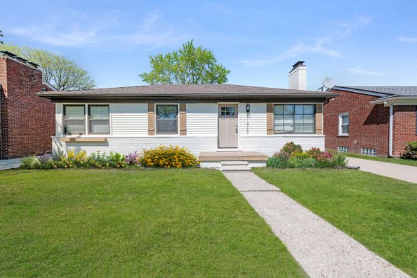 Exterior, Facade, Brick Facade, Ranch