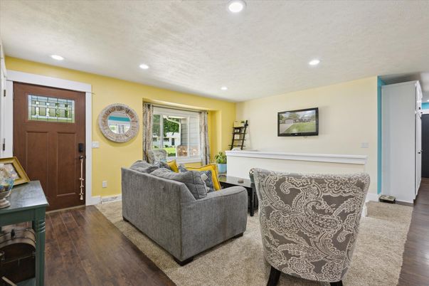 Interior, Living room, Recessed Lighting, Wood Texture Flooring