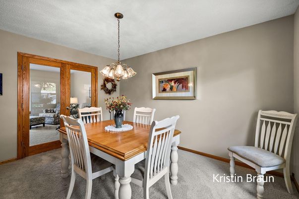 Chandelier, Dining room, Interior, Pendant Lights
